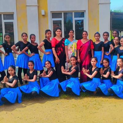 පාසලේ නර්තන කණ්ඩායම